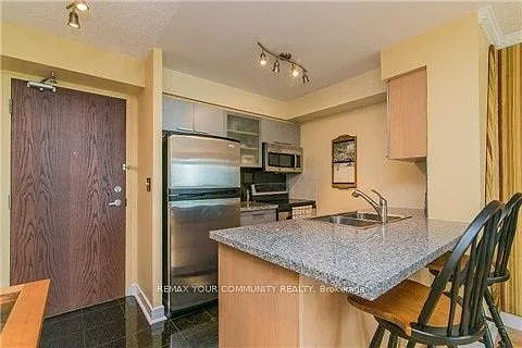 16 Harrison Garden Blvd #2005 Photo 1