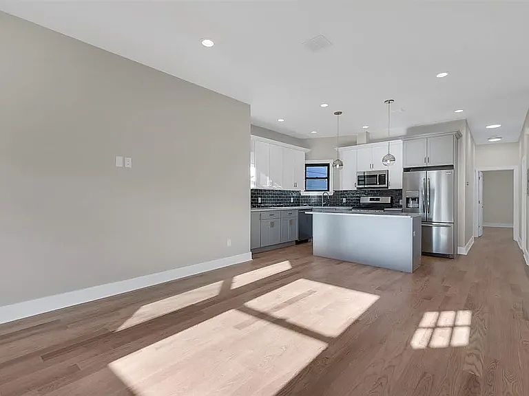 Living Room / Kitchen