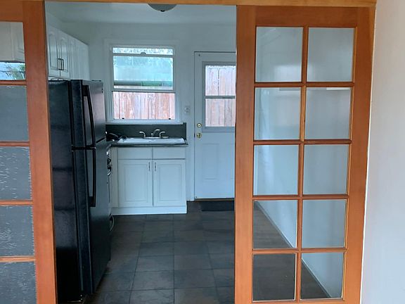 4th image of 1136 Berkeley Dr
