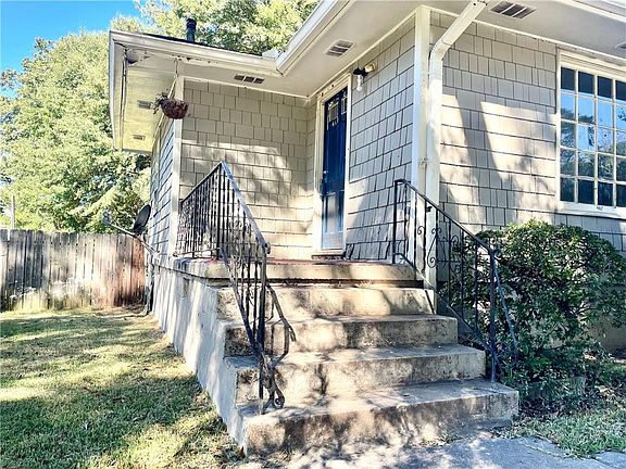 3rd image of 3006 Villa Esta Dr