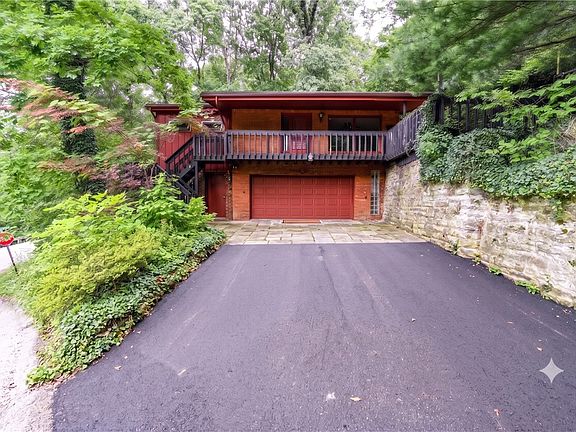3rd image of 486 Woodlawn Rd