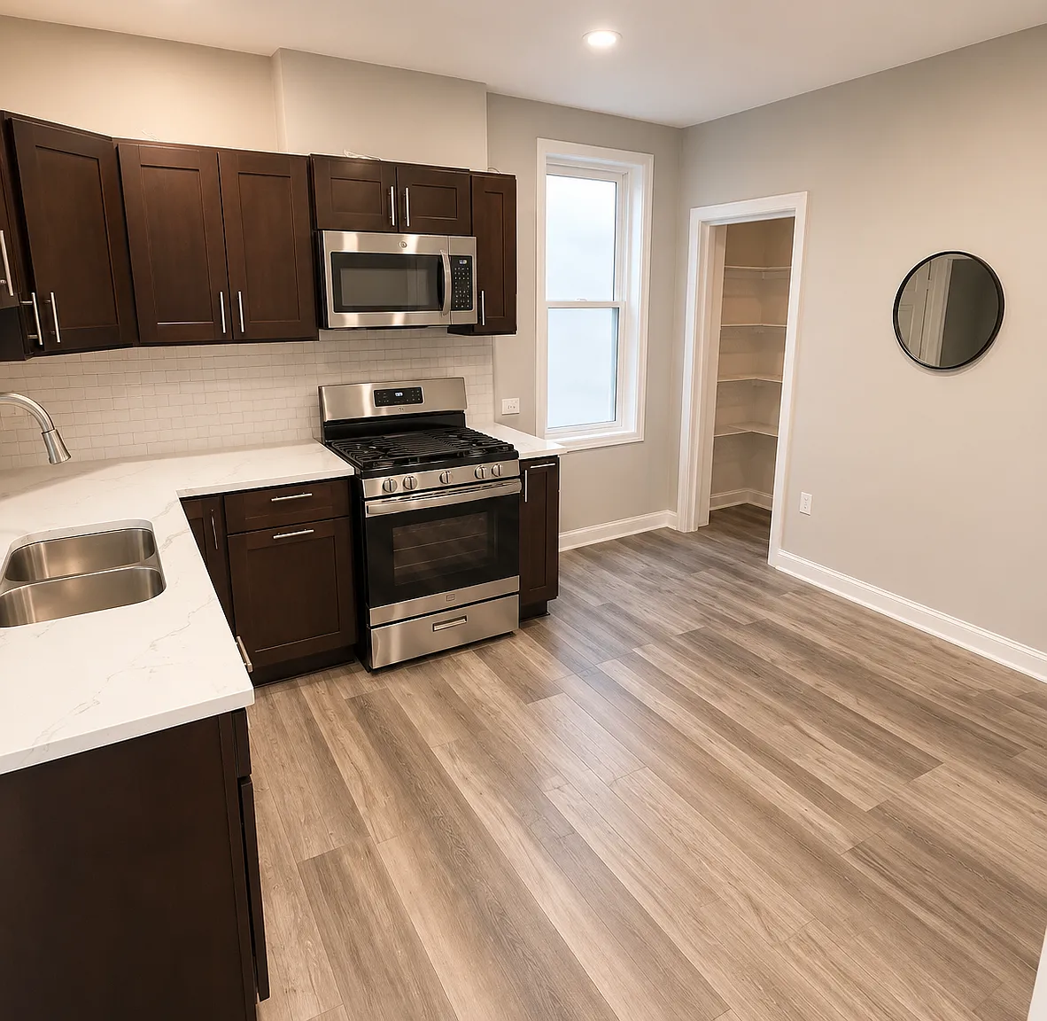 3 bed, 1.0 bath, 700 sqft, $1,995 — Photo 1