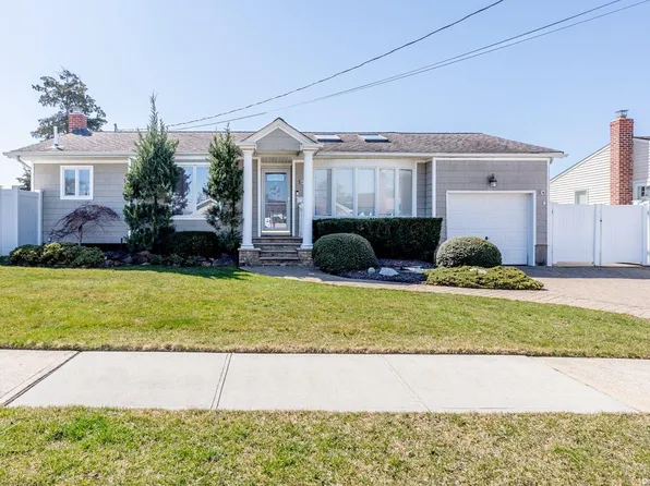 106 James Street, Farmingdale, NY 11735