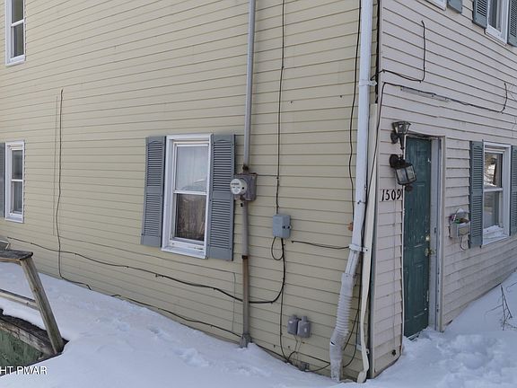 3rd image of 1509 Division St