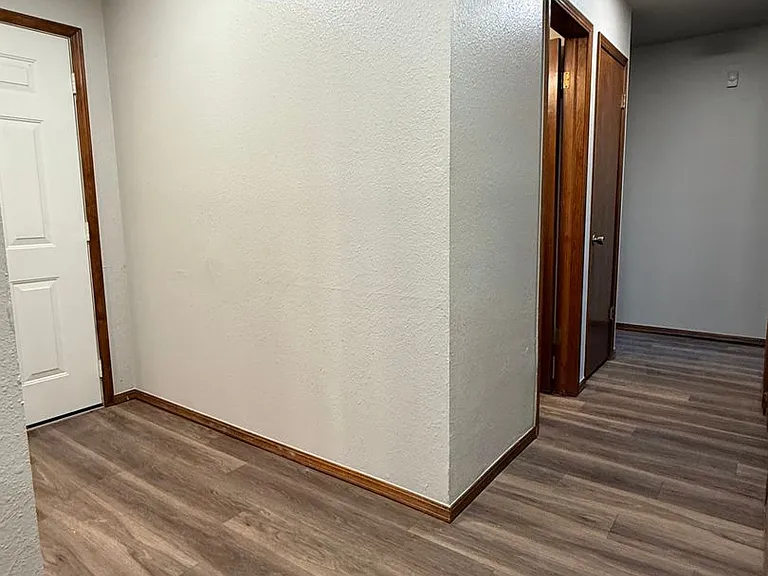 2904 Broadway Ter — Photo 3