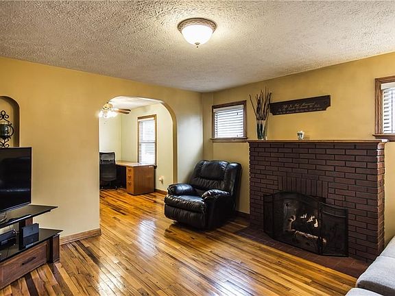 3rd image of 870 Parkview St NE