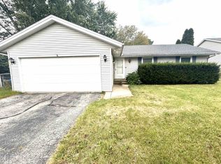 9542 Steele Ct, Loves Park, IL 61111