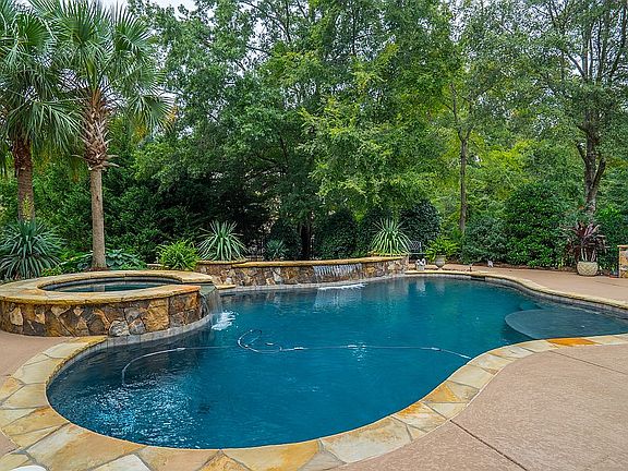 4th image of 1408 Venetian Way Dr