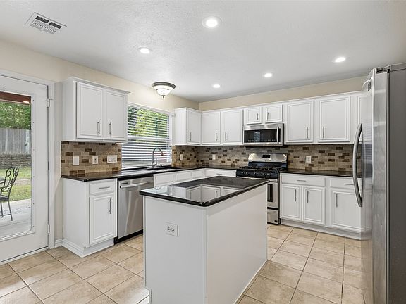 5th image of 9025 Hampton Ct