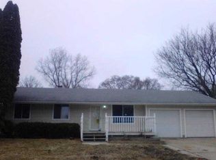 2408 W Edgewood Ln, McHenry, IL 60051