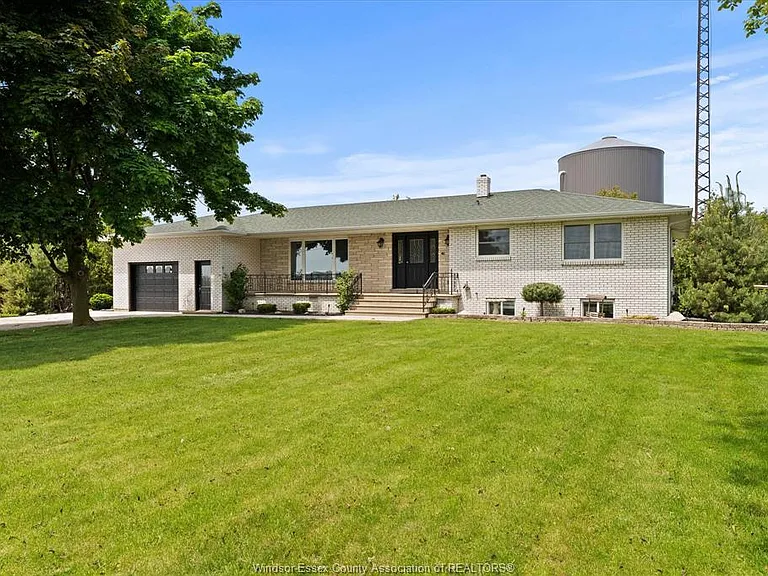 1502 Road 4 E — Photo 1