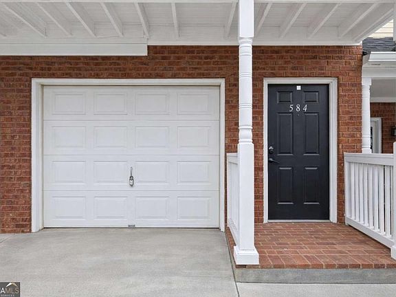 3rd image of 584 Windsor St SW