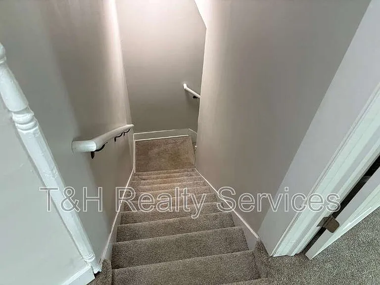 604 W 4th St — Photo 16