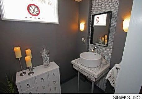 1/2 BATH