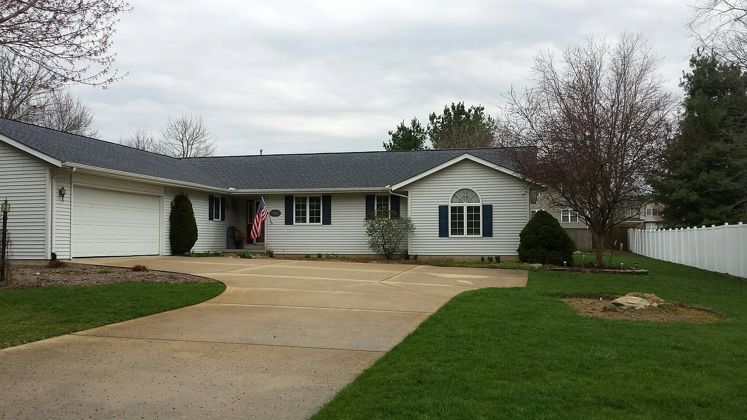 705 S Mahomet Rd photo 1