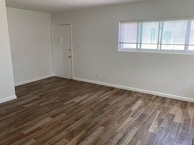 3rd image of 221 6th St #C