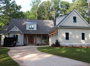 1001 Plantation Point Dr, Greensboro, GA