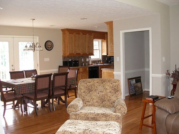 2nd image of 998 McGinnis Ln