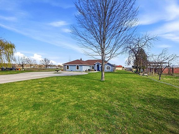 5th image of 3988 E Euclid Rd