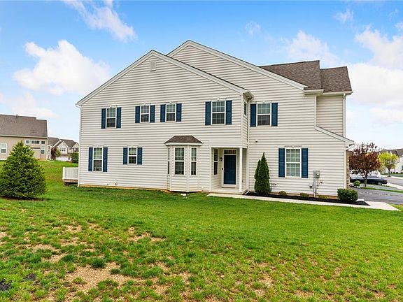 3rd image of 301 Redclover Ln