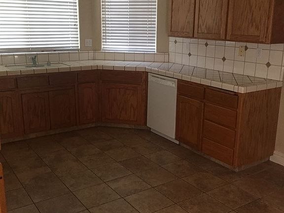 4th image of 1849 E Everglade Ave