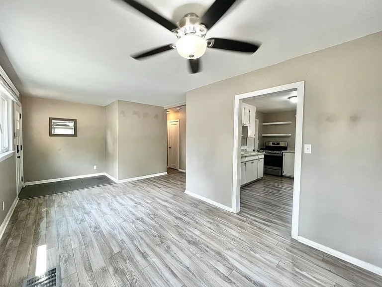 704 Welch Ave — Photo 2