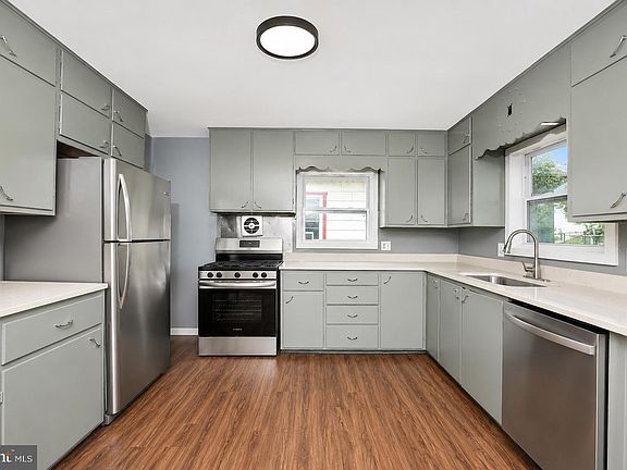 5th image of 1425 Harding Ave