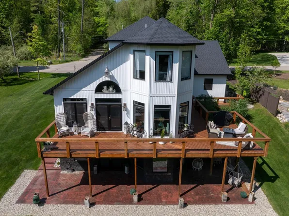 1465 Woodlawn Ave, Clare, MI 48617