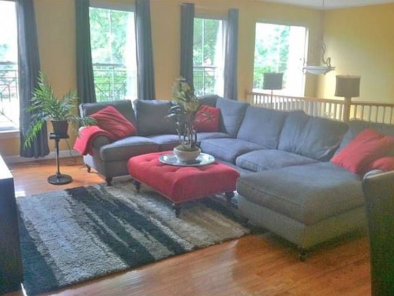 Living room w/hardwood