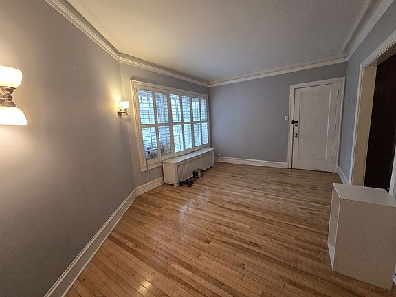 3rd image of 548 W Brompton Ave APT 1E