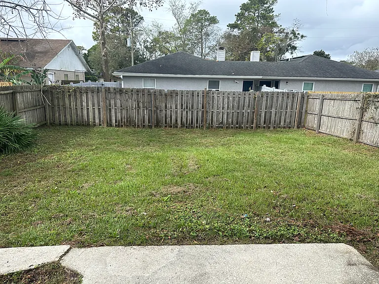 1002 Snug Harbor Ct — Photo 7