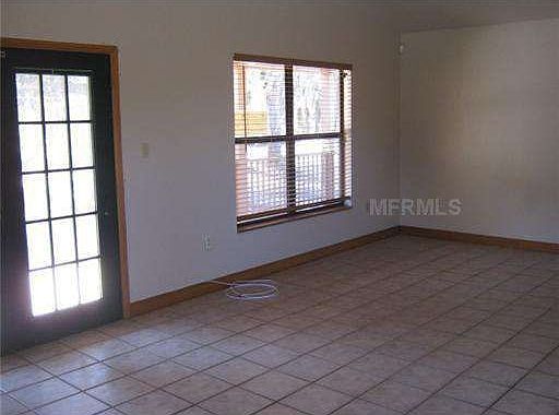 3rd image of 2601 Willow Cir