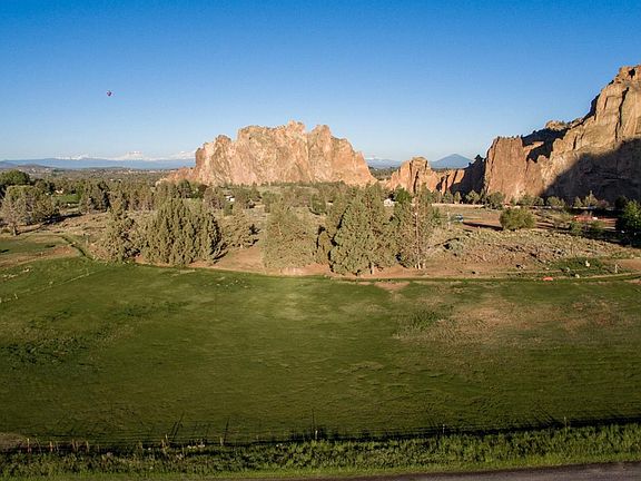 2nd image of 9988 NE Crooked River Dr