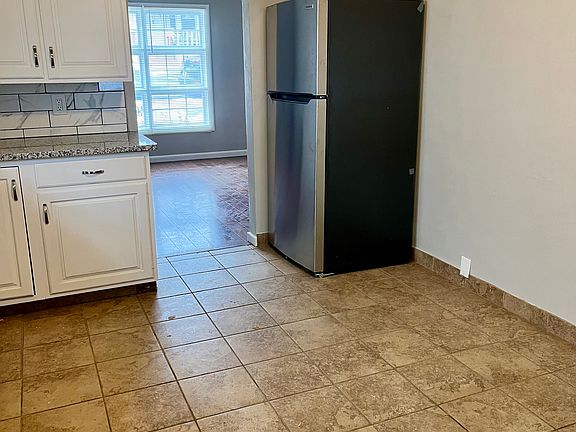2nd image of 625 Miller St
