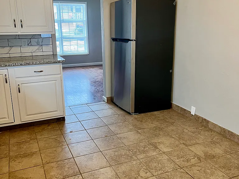 625 Miller St — Photo 2