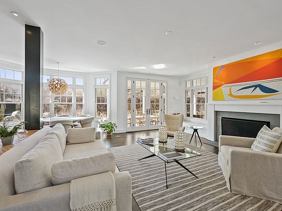 5th image of 27 Wainscott Stone Rd
