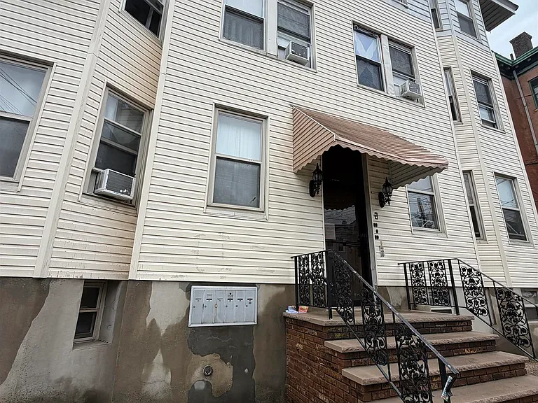 103-105 Devon St #1R — Photo 1
