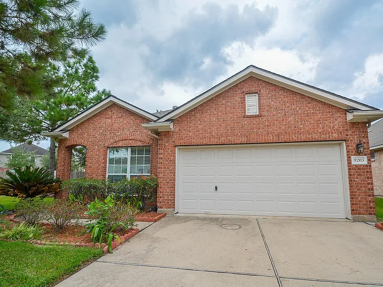 9203 Kransbury Ln — Photo 1