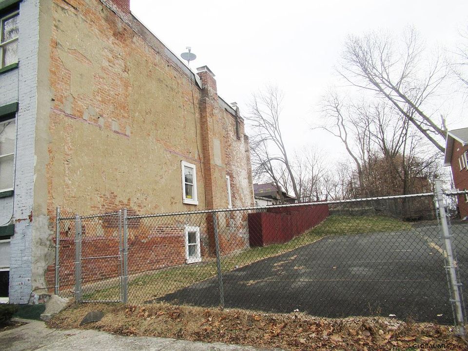 2nd image of 47 2nd St