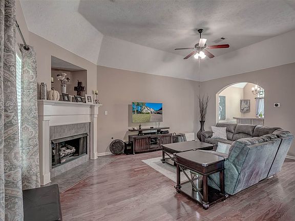 4th image of 1674 Newton Oak W