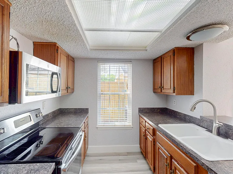 846 Creekside Dr — Photo 11