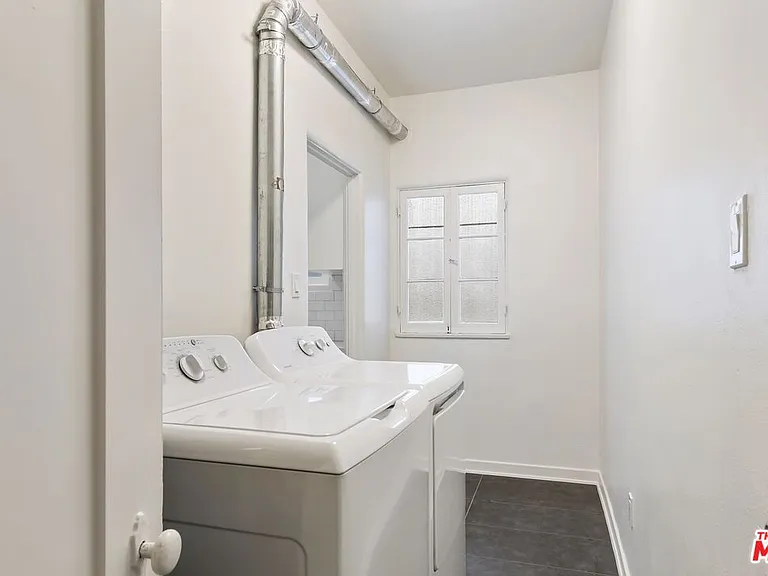 1142 S Clark Dr #4 — Photo 16