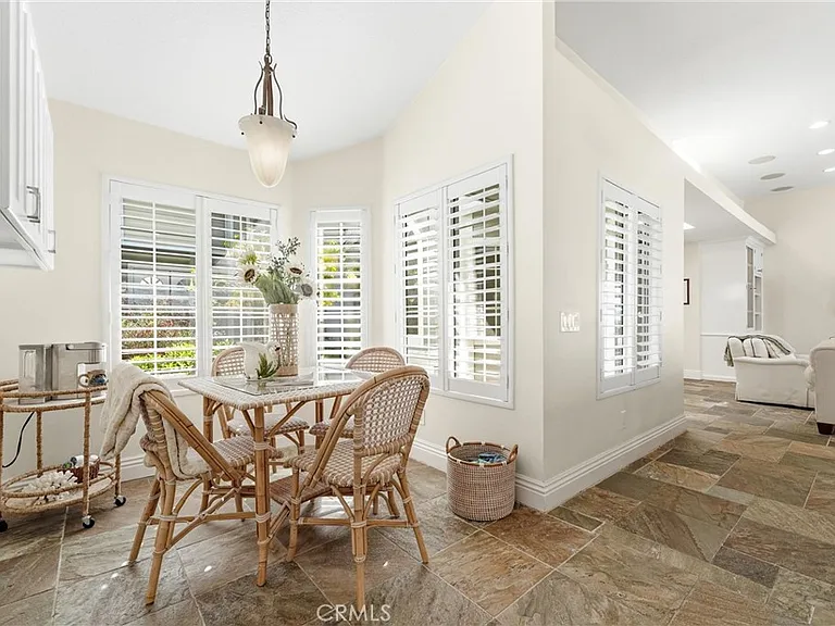 18 Byron Close — Photo 14