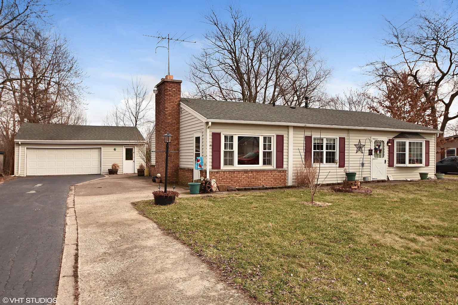 23235 Wentworth Ave photo 1