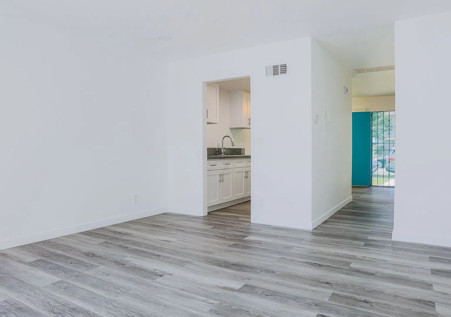 2709 S. Baker Street — Photo 4