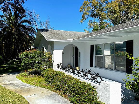4th image of 61 Fischer Ln