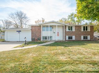 912 Parkhill Dr, Norwalk, IA 50211