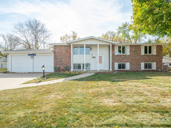 912 Parkhill Dr, Norwalk, IA 50211