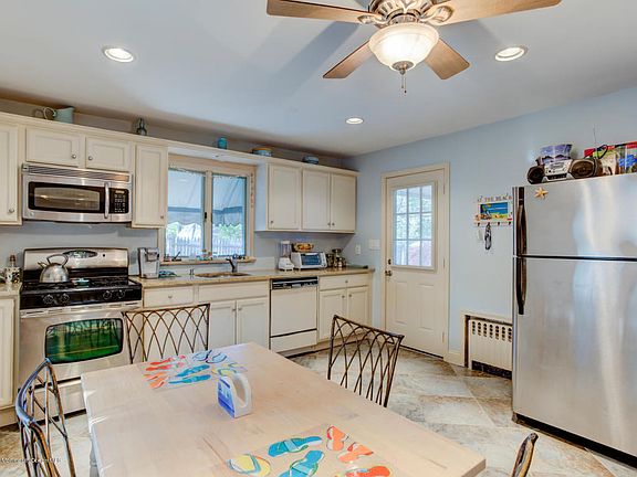 3rd image of 328 Iroquois Dr