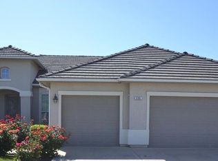 896 Greenfield Ave, Clovis, CA 93611
